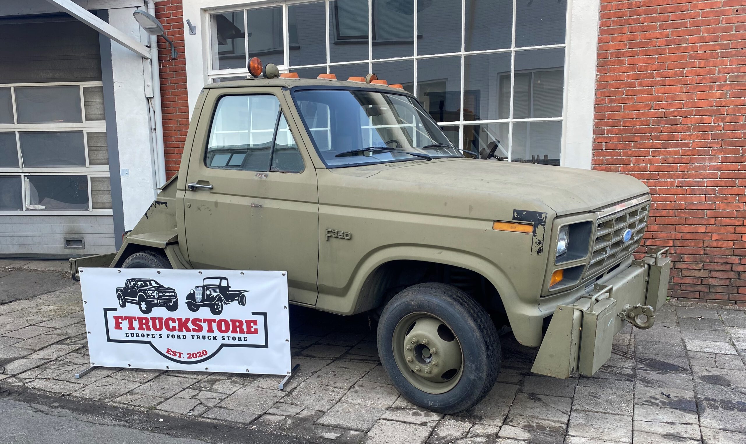 Ford F350 Towtruck 1984 Inline Six Automatic EX ARMY LOW MILEAGE FOR PARTS