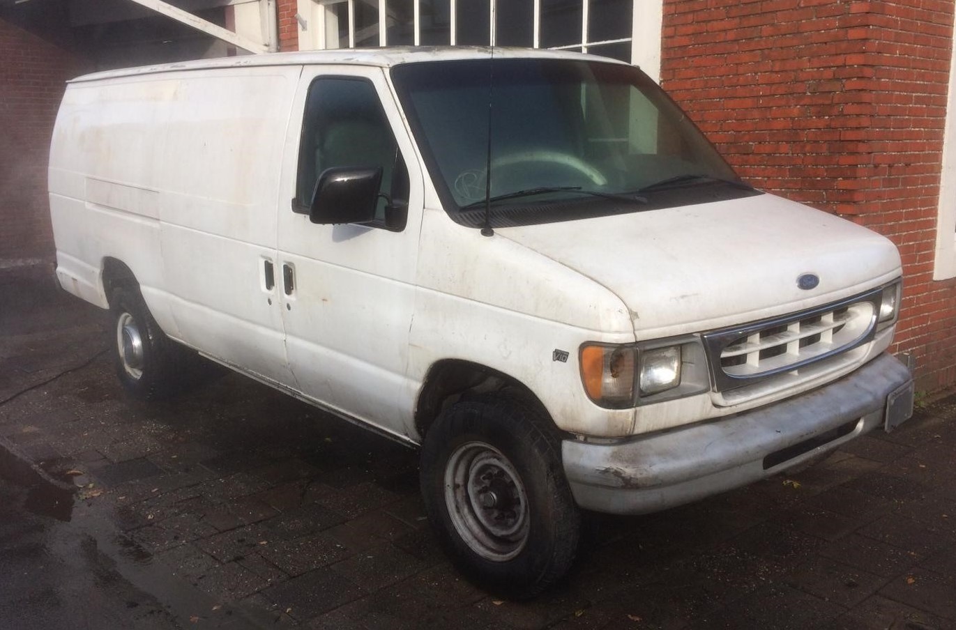 Ford E250 6.8 V10 Trition 2004 FOR PARTS