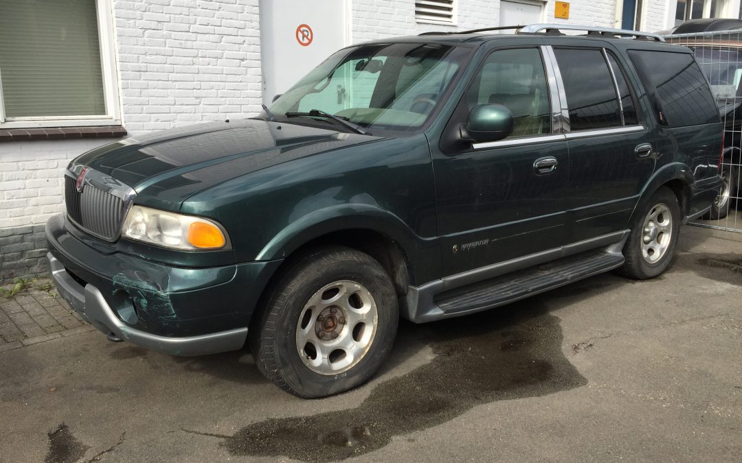 Lincoln Navigator 5.4 32valve intech 4×4 1999 FOR PARTS