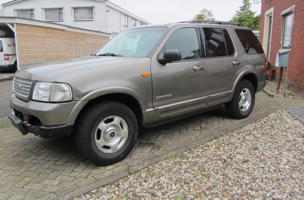 Ford Explorer 4.6 triton V8 Automaat 4X4 2004 FOR PARTS