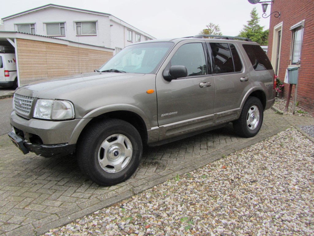 Ford Explorer 4.6 triton V8 Automaat 4X4 2004 FOR PARTS