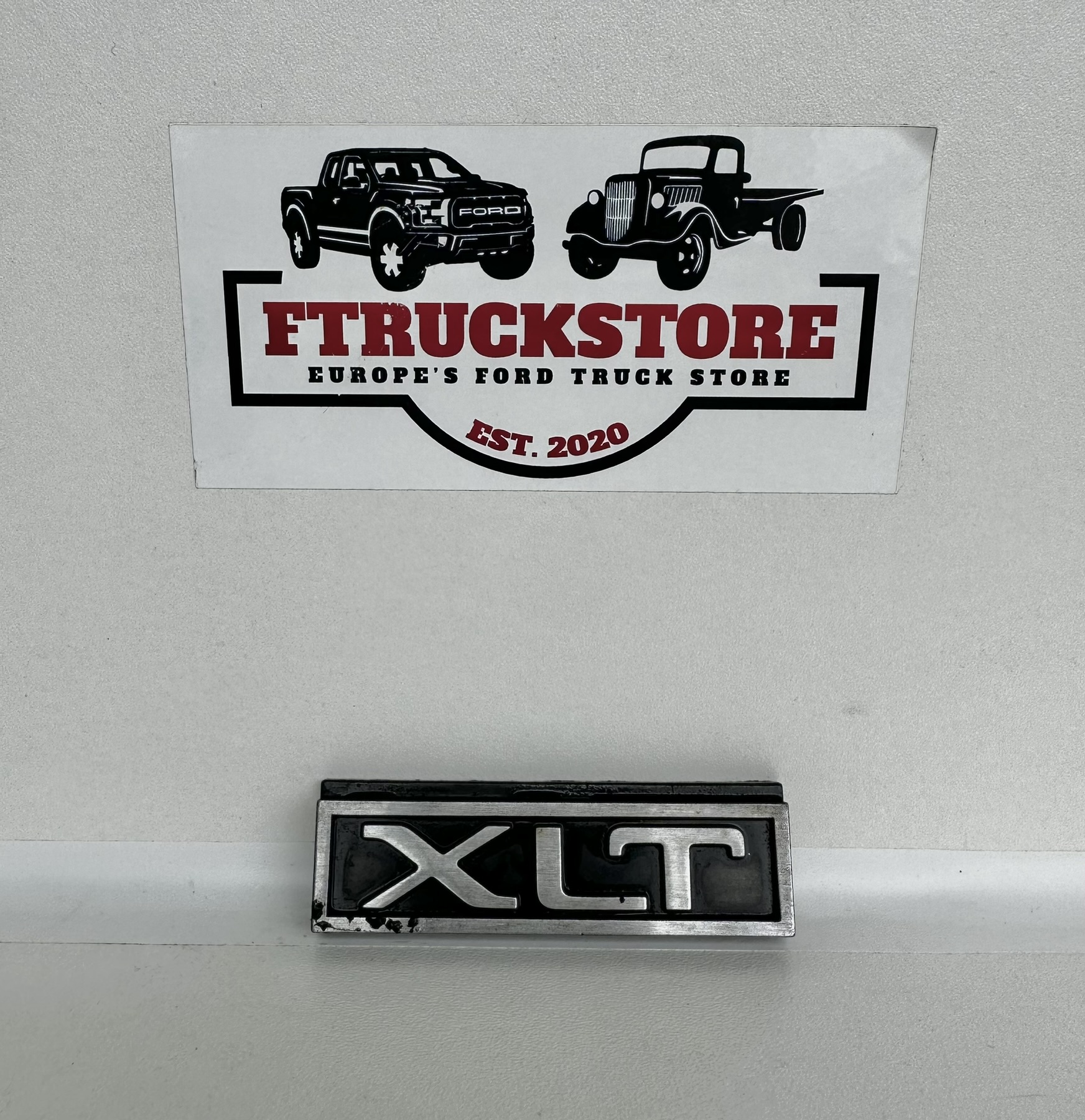 XLT 1986/1991 Black Emblems